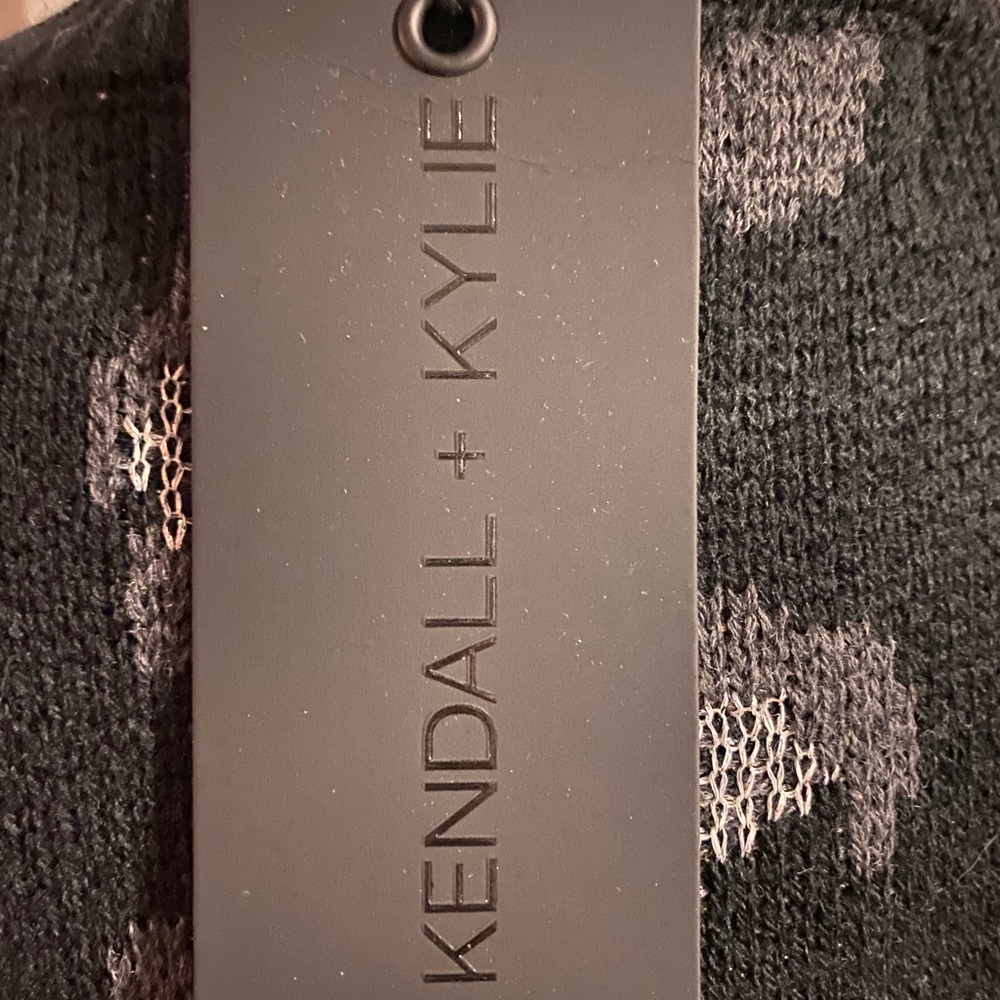 Kendall and Kylie leopard black and metallic silver sweater new w tags! Size Xl - Picture 2 of 6